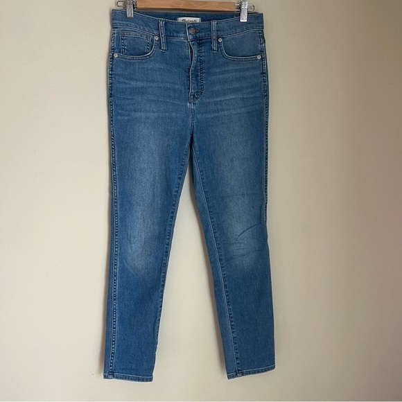MADEWELL 10" High-Rise Skinny Crop Jeans in Welling Wash: Summerweight Edition - Picture 2 of 12